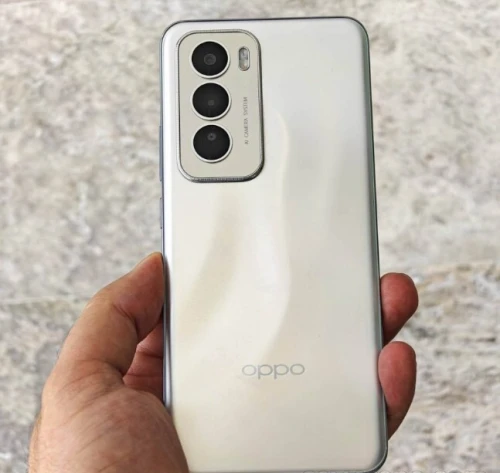 OPPO Reno 12