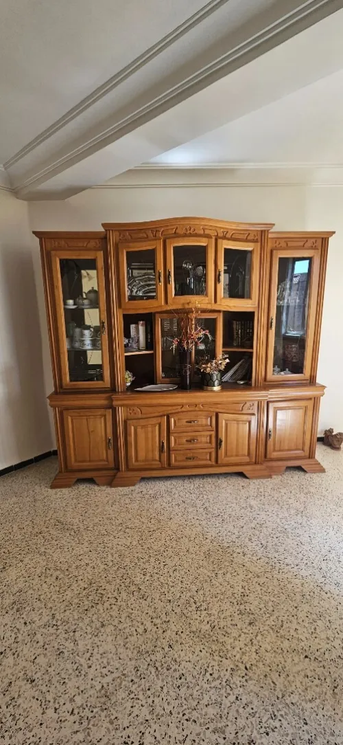 Je vends une bibliothèque en hêtre en état neuf