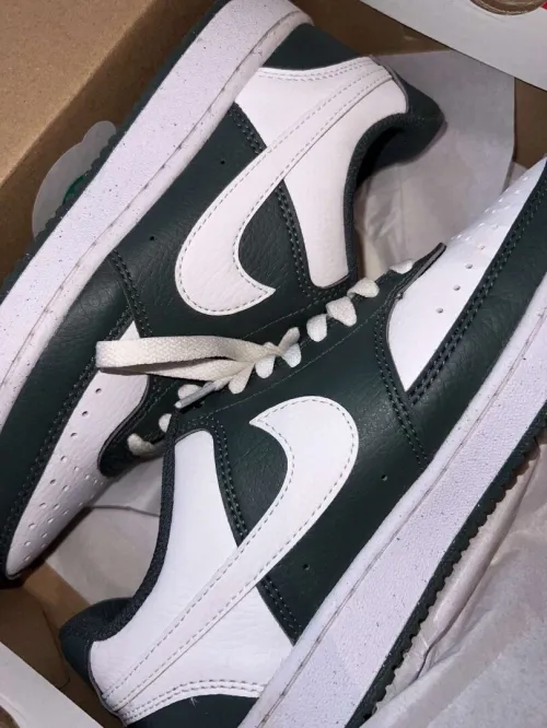 Bassquete nike original neuf jamais utilisé mixte pour homme femme 