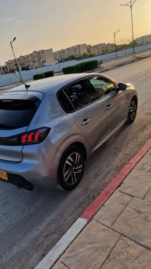 Peugeot 208 2023 Allure Pack