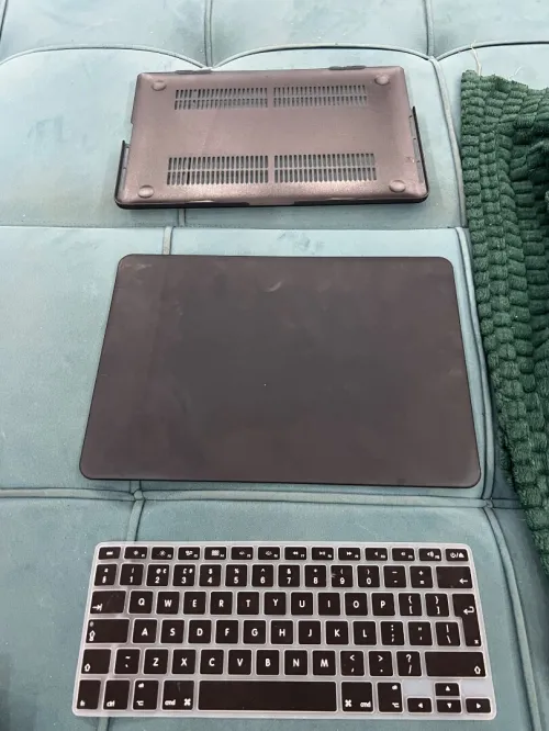 MacBook Pro 13 2015 i5 premier main excellent état jamais ouvert chargeur original