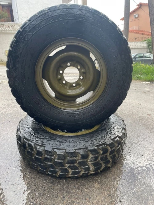 Jantes avec pneus toyota fj 40 1975
