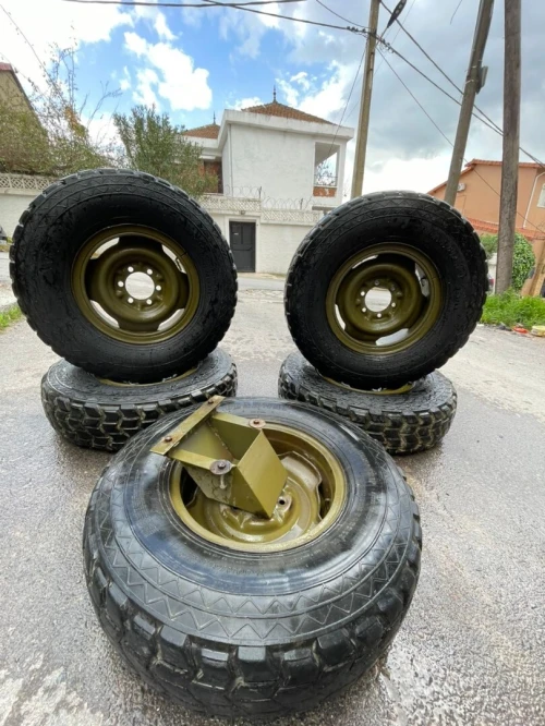 Jantes avec pneus toyota fj 40 1975