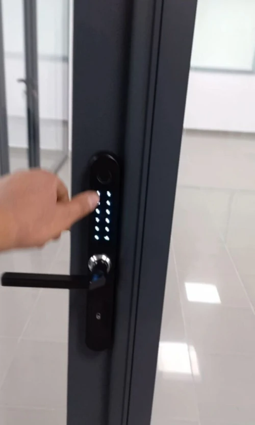 Serrure intelligente pour porte en aluminium/PVC 