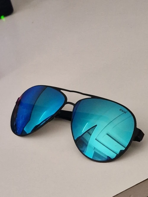 Affirmez votre style avec ces lunettes de soleil pour homme signées BMW