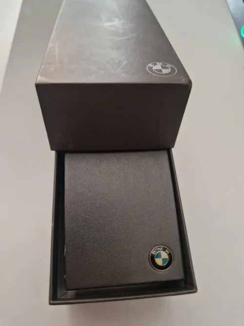 Affirmez votre style avec ces lunettes de soleil pour homme signées BMW