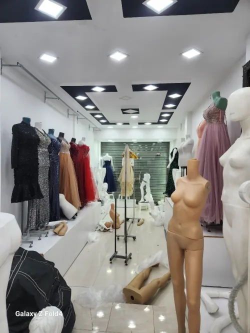 avendre magasin complet (robes et manquin 