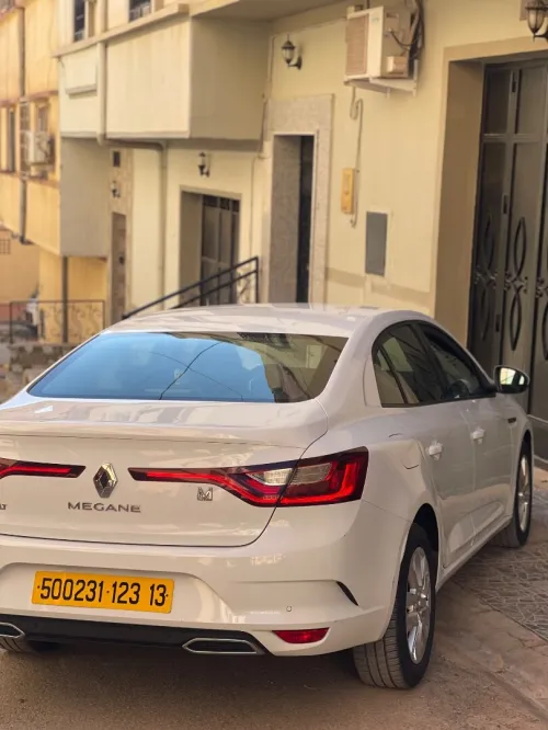 Renault Megane 4  2023 Itens