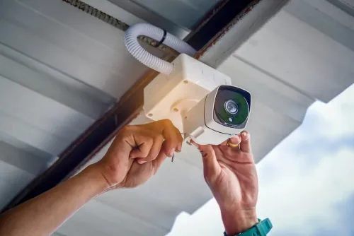 Installation des caméras de surveillance