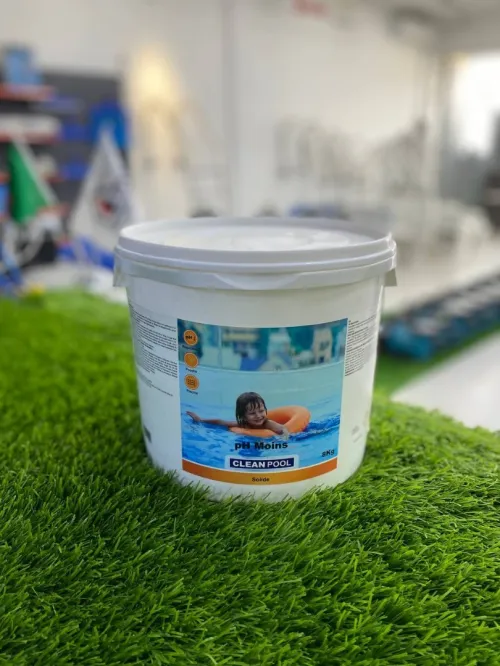 Produits et Outils d'entretien Piscine ( PH Moins, Chlore choc, Action 10, liquide anti-algue)