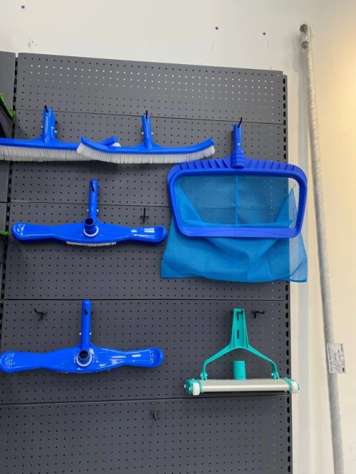 Produits et Outils d'entretien Piscine ( PH Moins, Chlore choc, Action 10, liquide anti-algue)