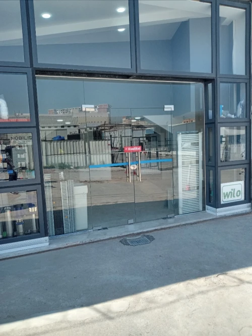 Vitrine et séparation en verre trempé 