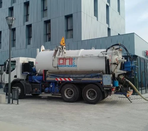 Camion débouchage assainissement nettoyage canalisation 