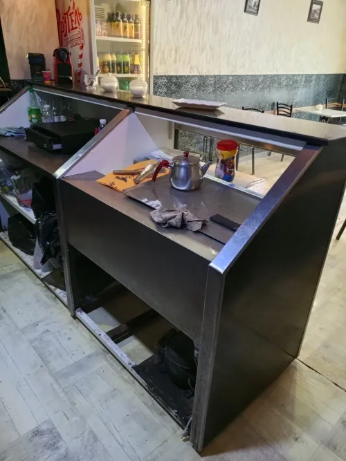 Comptoir avec présentoir frigo , arrière bar , garde chaud