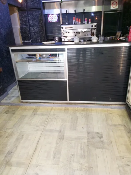 Comptoir avec présentoir frigo , arrière bar , garde chaud
