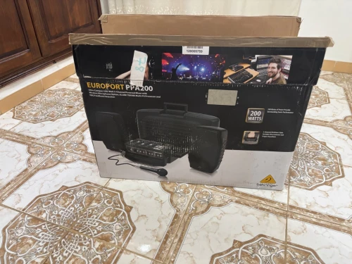 Sono behringer + 2 micros professionnels sans fil