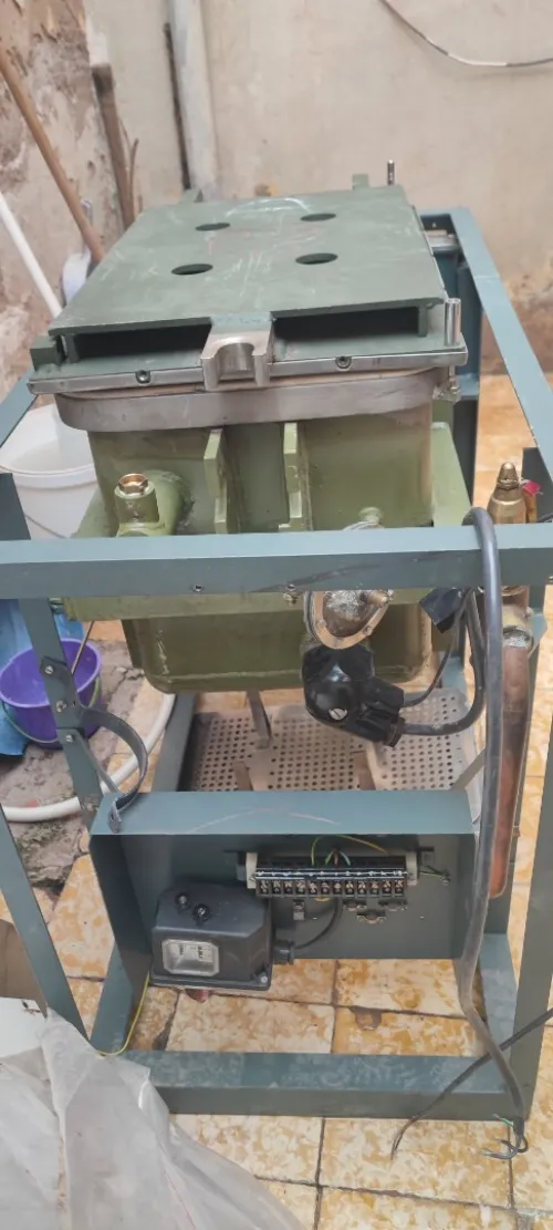 Autoclave ancien modèle pour laboratoire et clinique