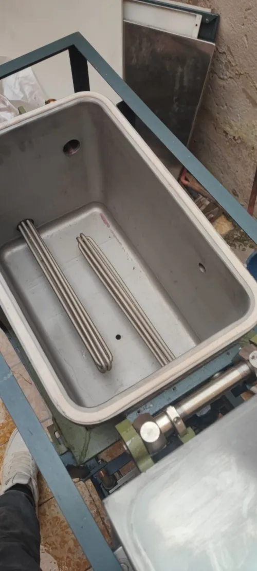 Autoclave ancien modèle pour laboratoire et clinique