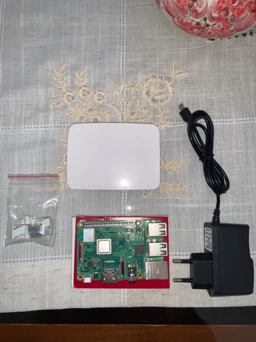 Raspberry pi 3 model B + PI4 2GB DISPO