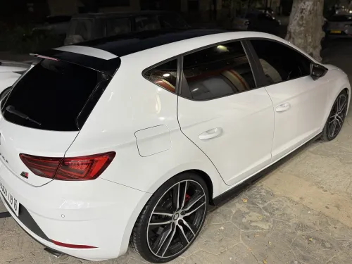 Seat Leon beats 2019 Cupra 