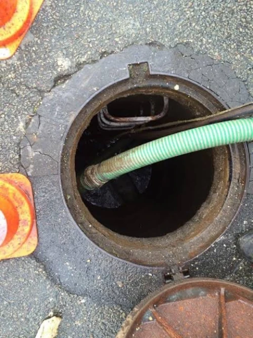 Location de camions de curage des eaux usées débouchage canalisation vidange fosse septique 