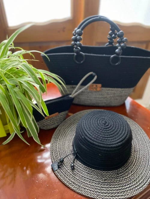 Sac d'été avec Pouchet et chapeau 