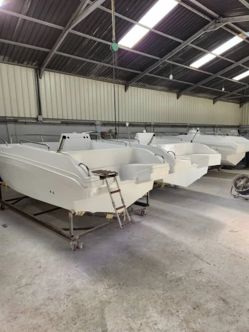 Bateaux et moules pour bateaux 