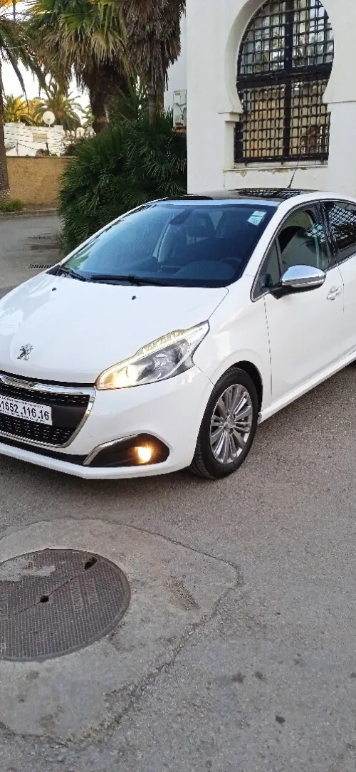 Peugeot 208 2016 Allure Facelift