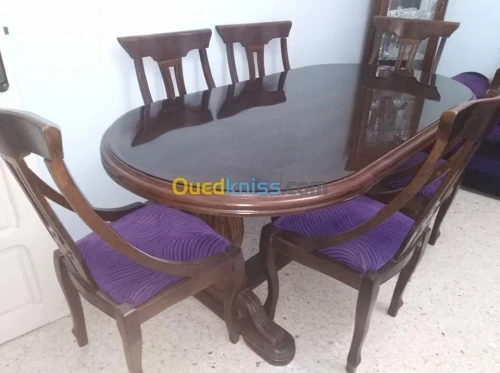 Table salle a mangé avec six chaises en bois hêtre