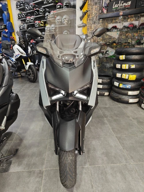 Yamaha + Xmax Tech Max 2026