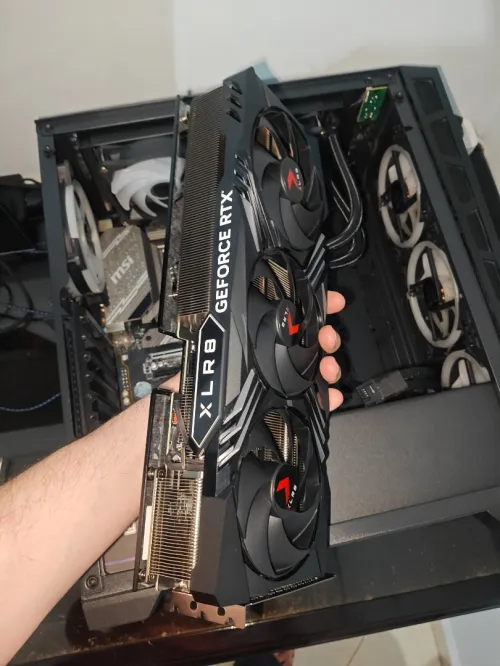 Rtx 4070 ti PNY EXL8 e9ra la description fiha koulech  