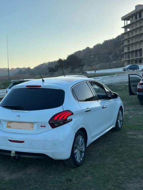 Peugeot 208 2015 Allure Facelift