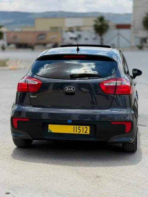 Kia Rio 5 portes 2015 Funny Facelift 