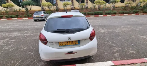 Peugeot 208 2015 Access Facelift