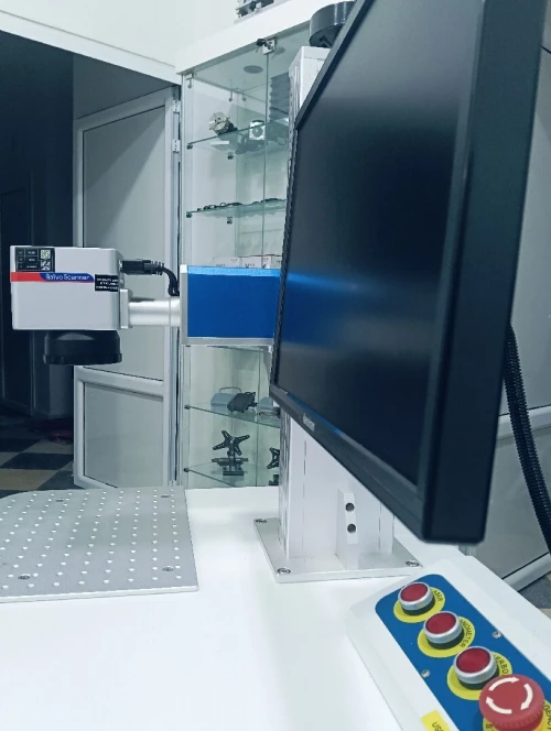Fiber laser marking machine