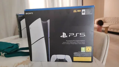 Ps5 slim digital avec deux manettes