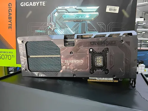 GIGABYTE RTX 5070 TI GAMING OC 16GO