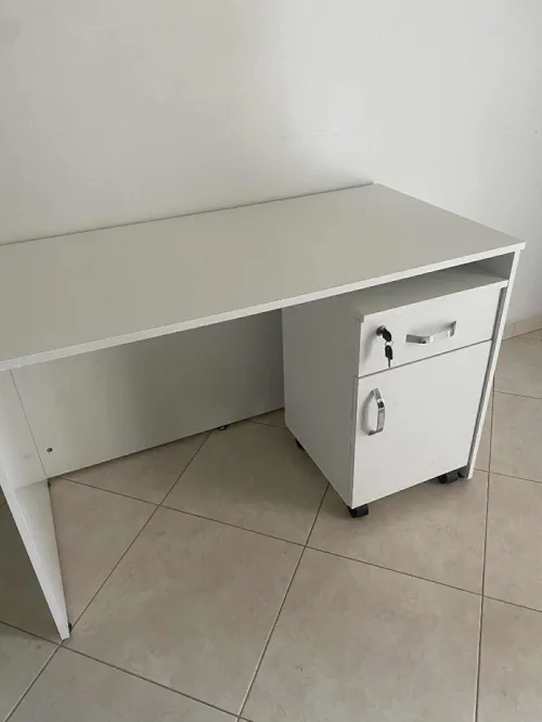 Bureau blanc