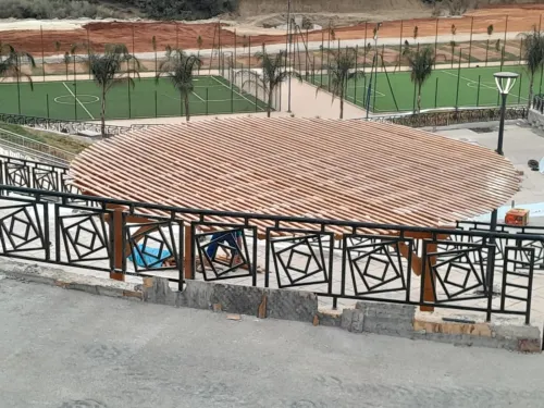 Pergola en bois rouge