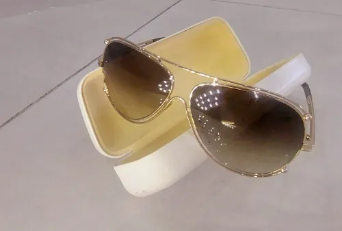 Très belles lunettes solaires grande marque