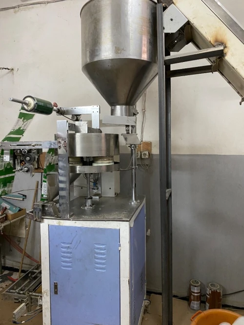 Machine de remplissage et d'emballage