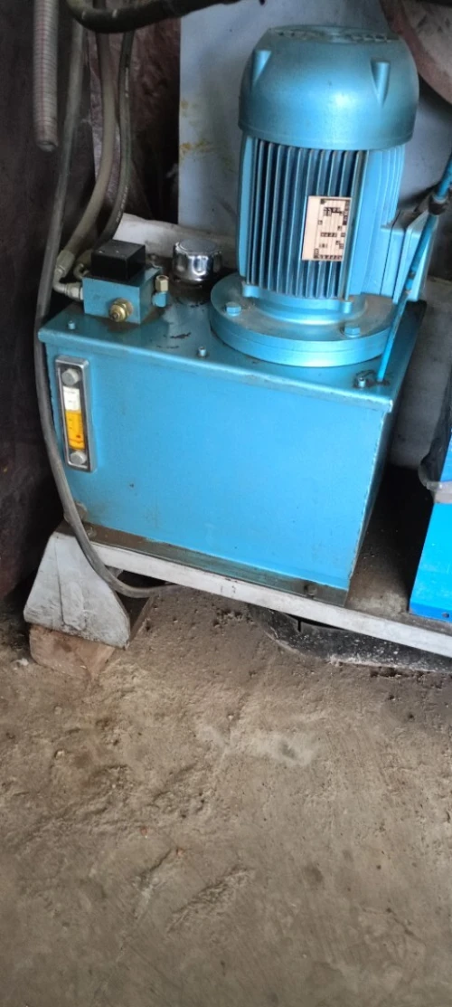 À VENDRE : Machine TN40 pour cintrage de tôle pré-laquée ou galvanisée