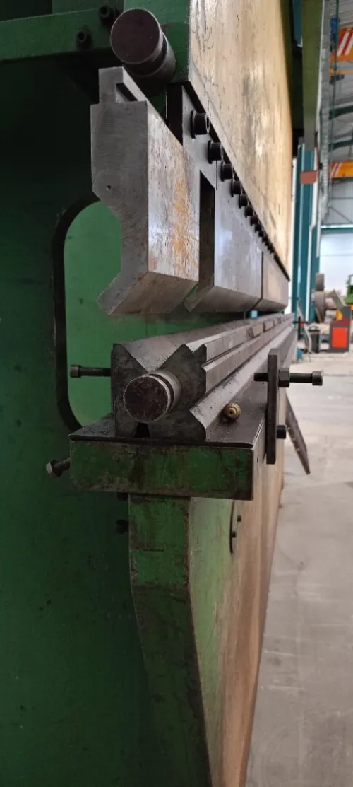 À VENDRE : Plieuse Hydraulique HACO 100 Tonnes