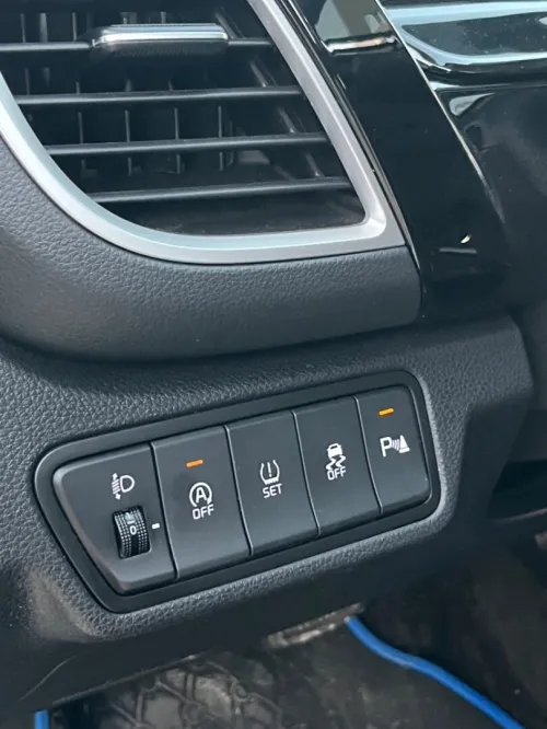 Kia Seltos 2025 Luxury black roof