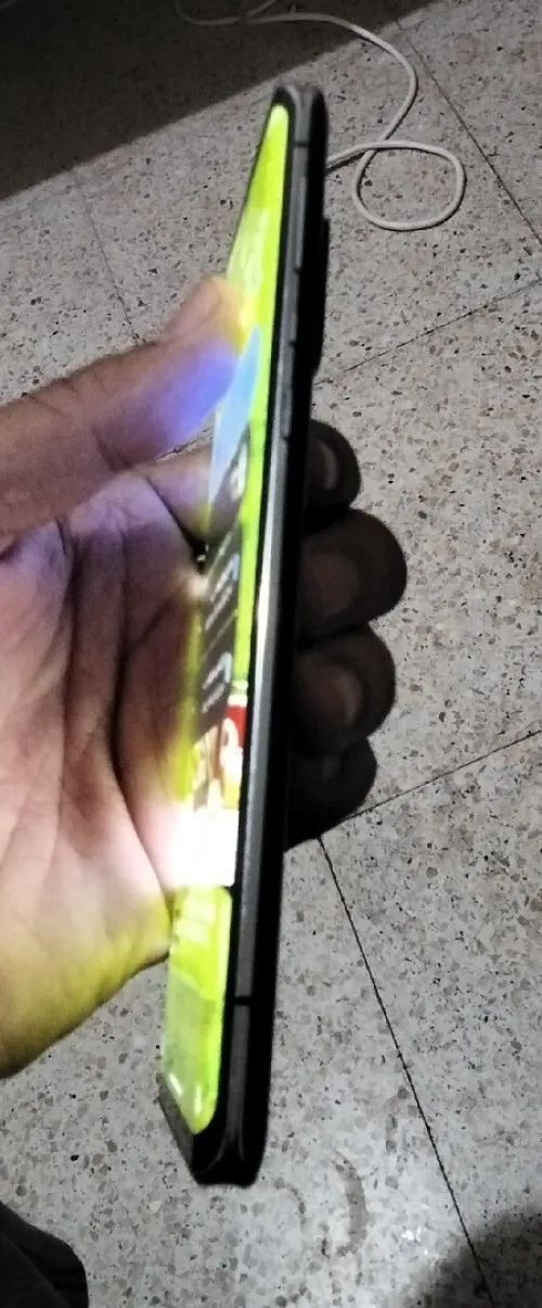 charp aquos R+6
