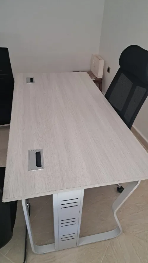 table de bureau + 3 chaises