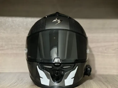 Casque scorpion carbon tai S yalbs M plus blutout cardou +baf jbl