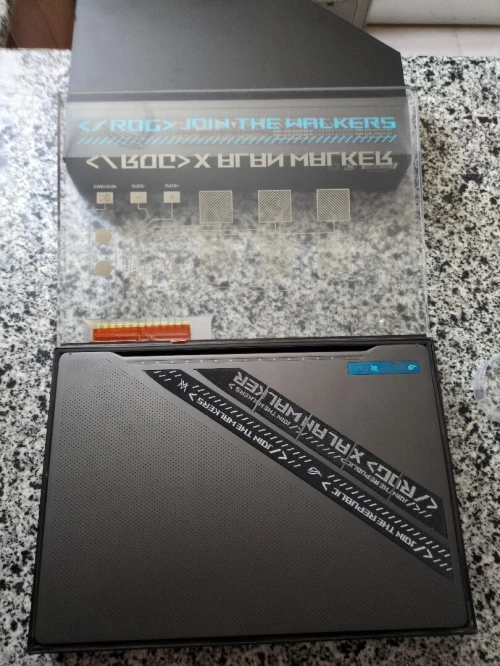 ASUS ROG Zephyrus G14 Ryzen 9 / RTX 3050 Ti / 40 Go RAM / SSD 1 To