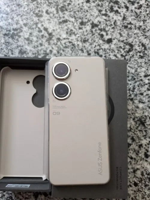 Asus ZenFone 9
