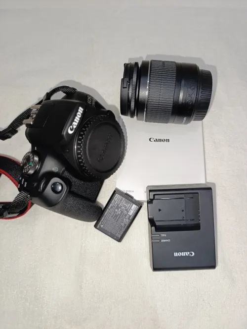 Camera canon eos 2000d